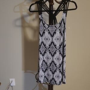 Stylish Black and White Patterned Portocruz Sleepwear Size Large